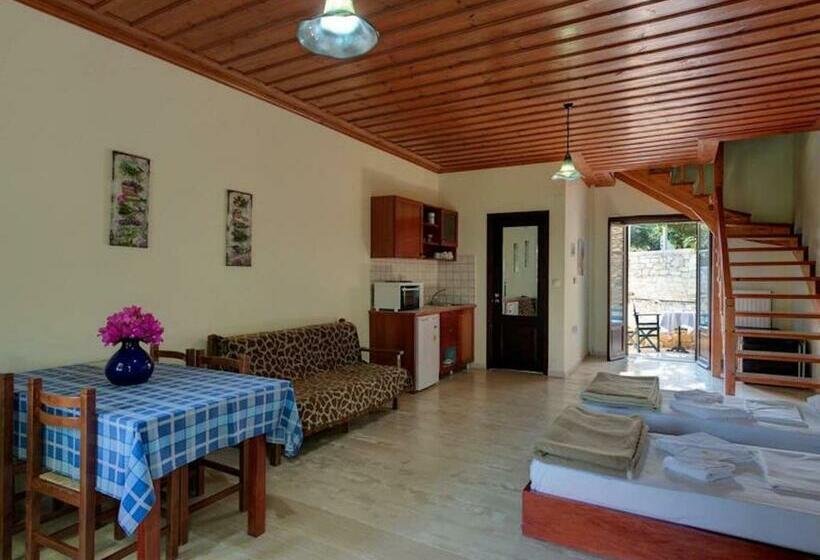 پانسیون 2 Houses And 2 Studios Small Group