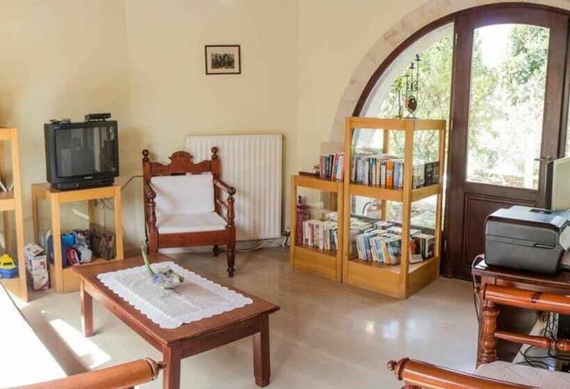 پانسیون 2 Houses And 2 Studios Small Group