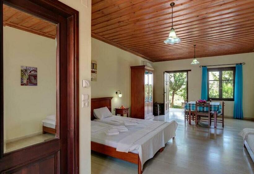 پانسیون 2 Houses And 2 Studios Small Group