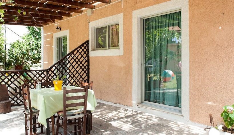 پانسیون Nikos Studios