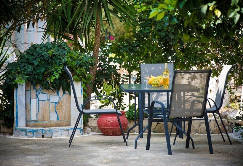 پانسیون Nikos Studios