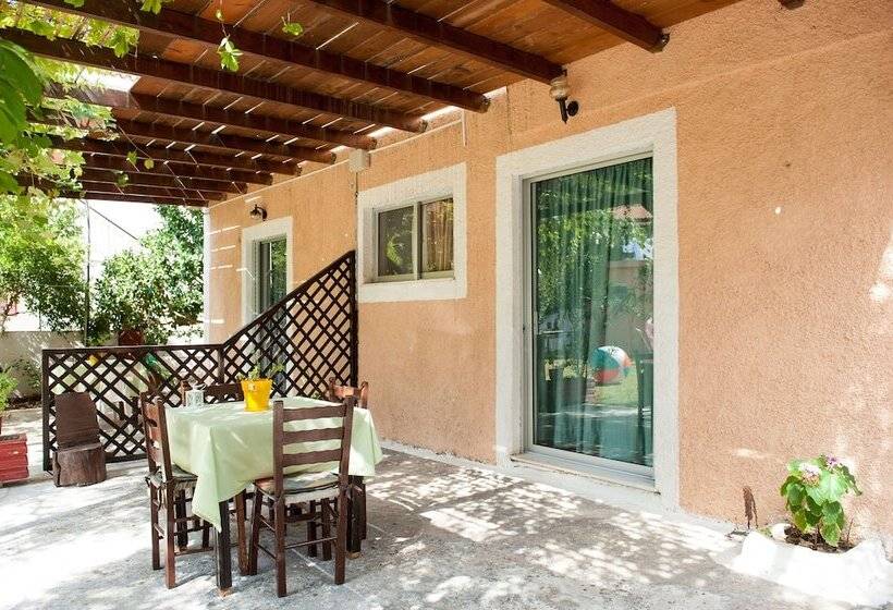 پانسیون Nikos Studios