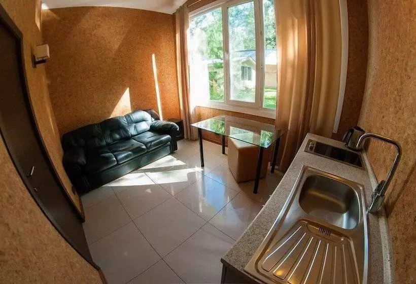 استراحتگاه Park Hotel Lesnica