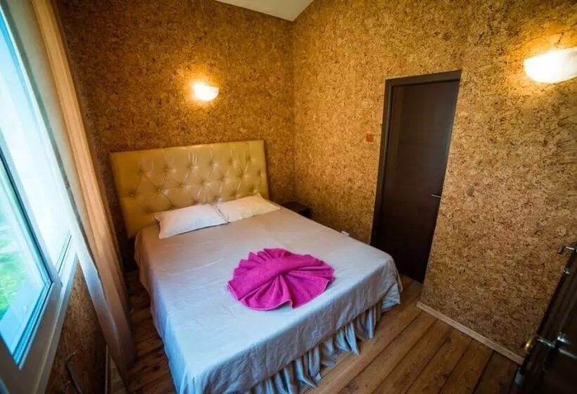 استراحتگاه Park Hotel Lesnica
