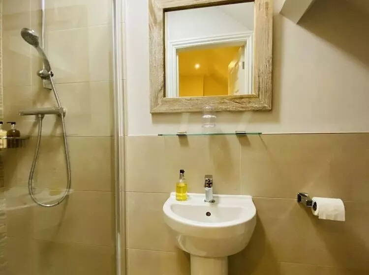 The Moon Inn At Stoney Middleton