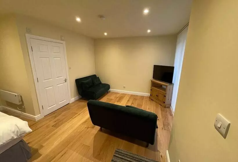 The Moon Inn At Stoney Middleton