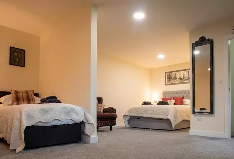 The Moon Inn At Stoney Middleton