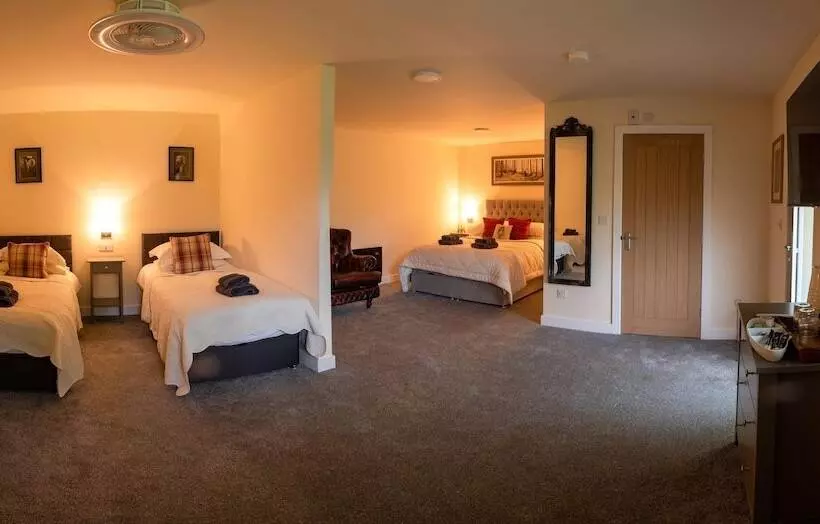 The Moon Inn At Stoney Middleton