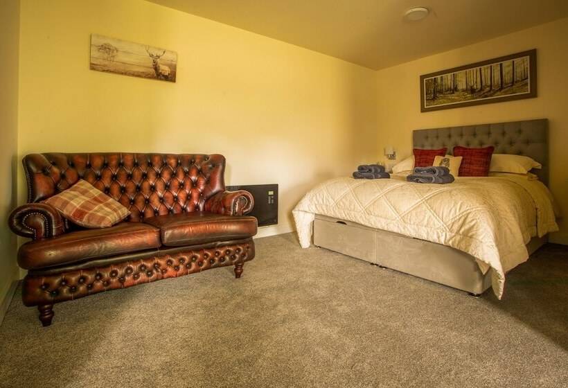 The Moon Inn At Stoney Middleton