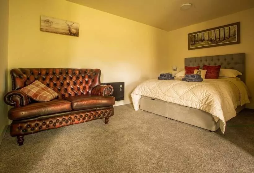 The Moon Inn At Stoney Middleton