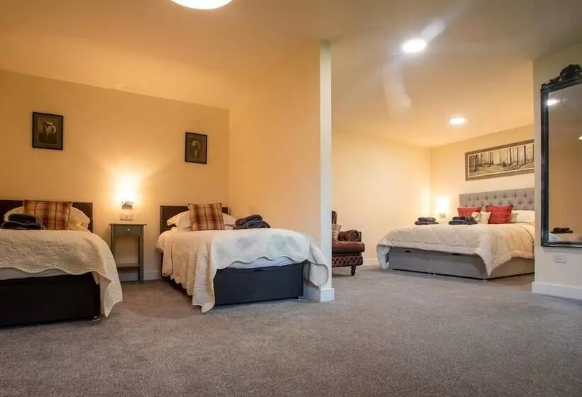 The Moon Inn At Stoney Middleton