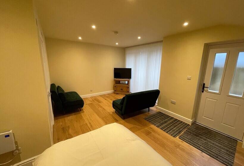 The Moon Inn At Stoney Middleton