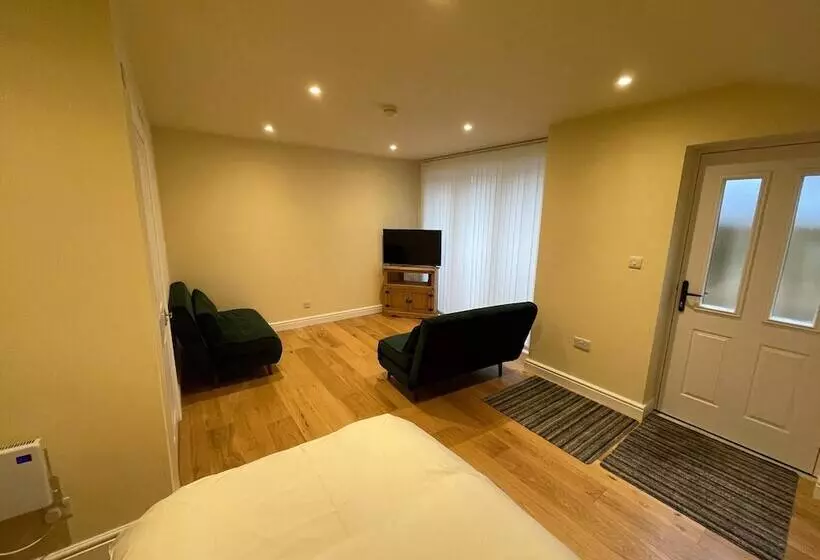 The Moon Inn At Stoney Middleton