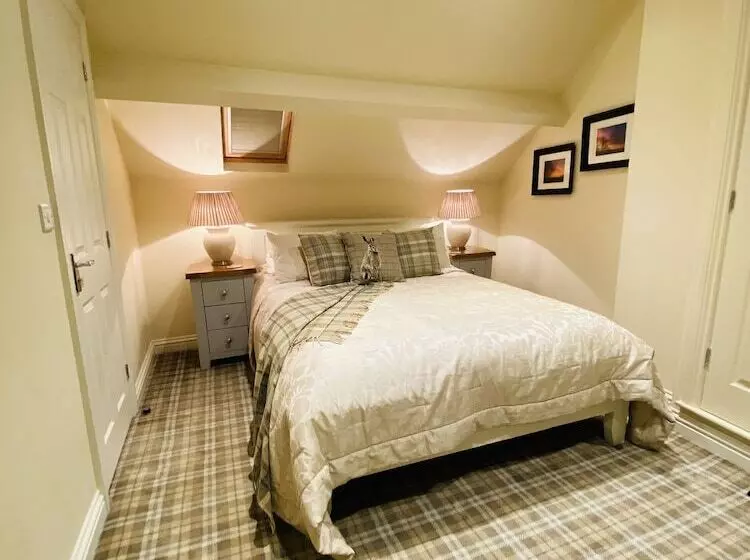 The Moon Inn At Stoney Middleton