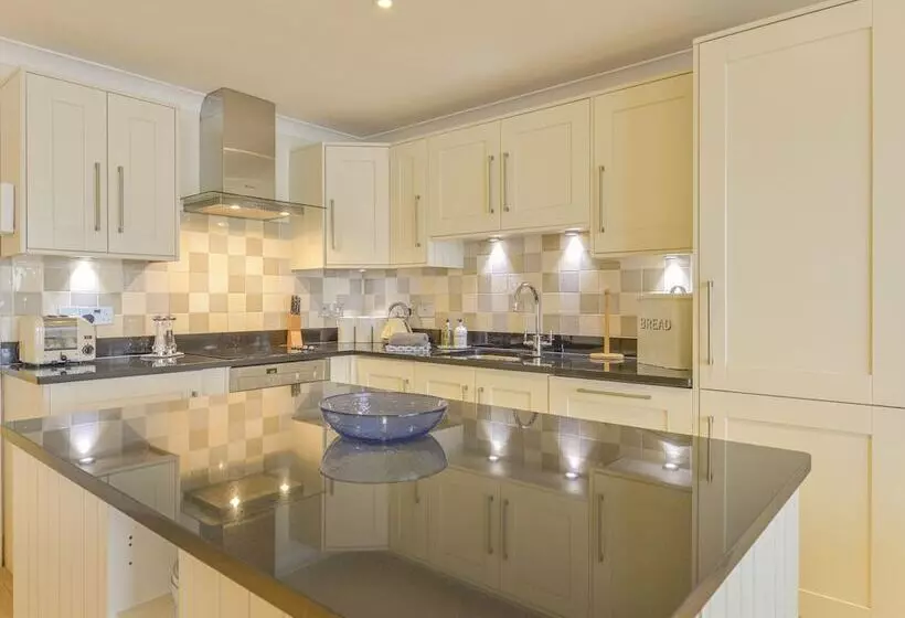 12 Burgh Island Causeway