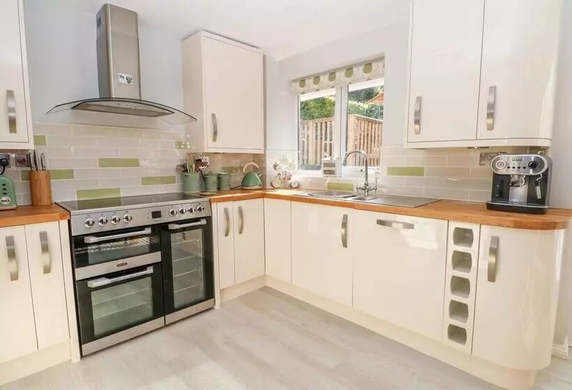 4 Bryn Seiri Road