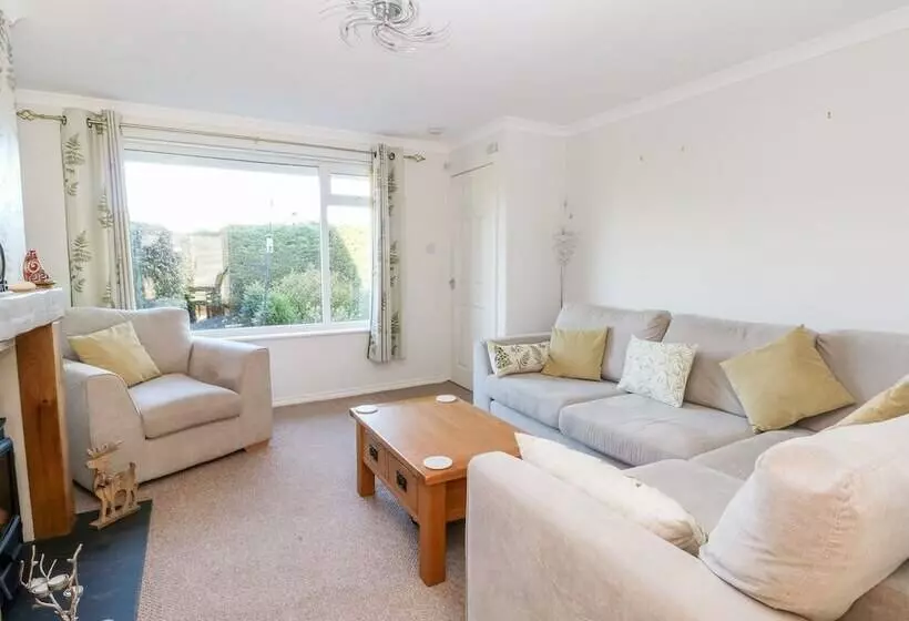 4 Bryn Seiri Road