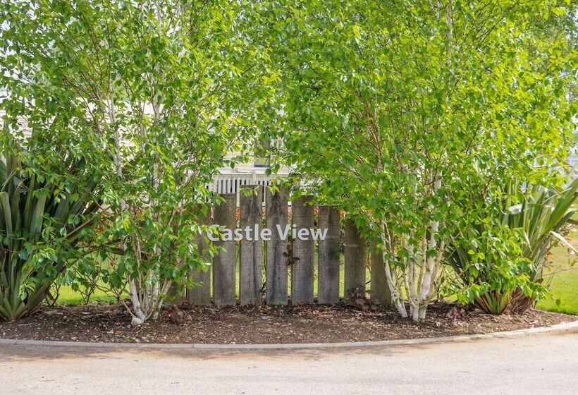 8 Castle View