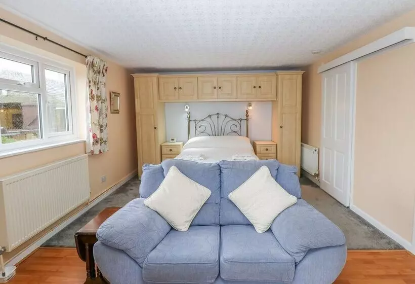 Bretton Mount Studio Flat