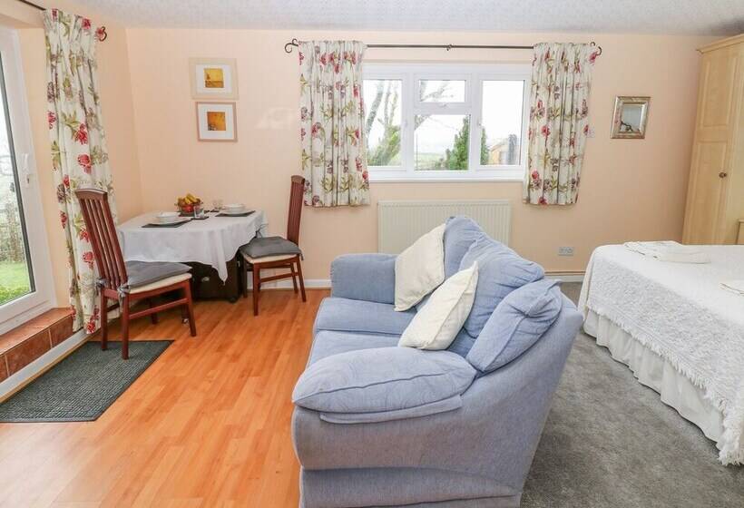 Bretton Mount Studio Flat