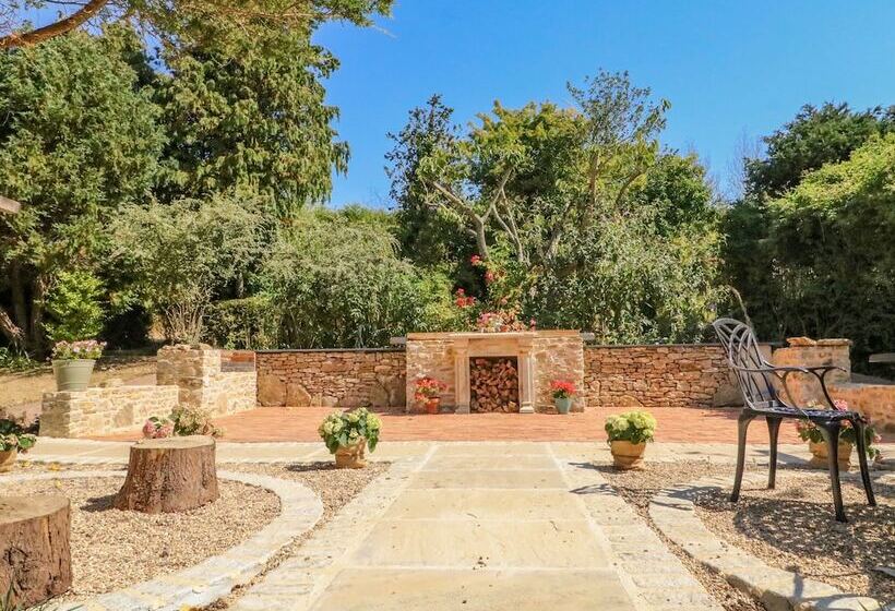 Fossil And The Cross Cottage