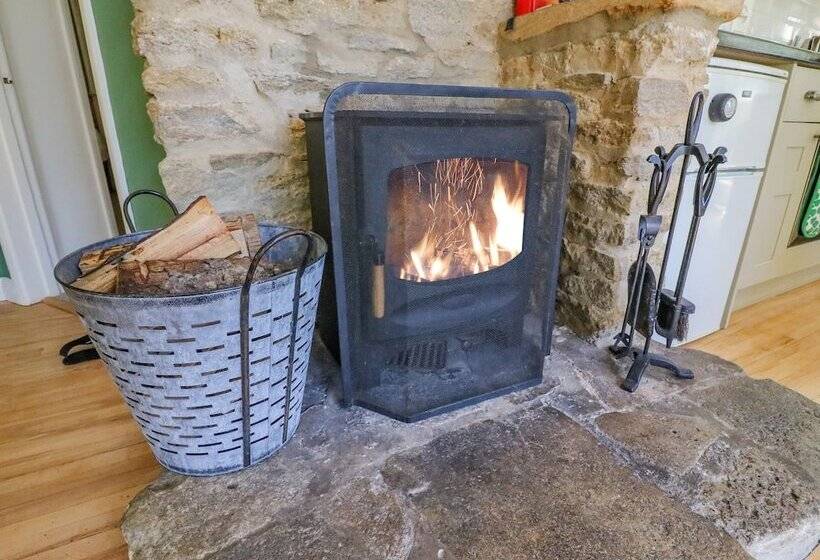 Fossil And The Cross Cottage