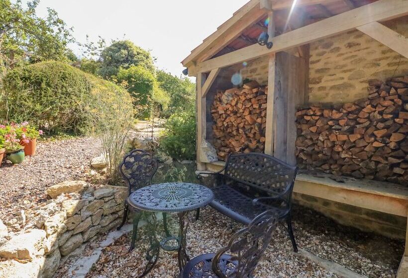 Fossil And The Cross Cottage