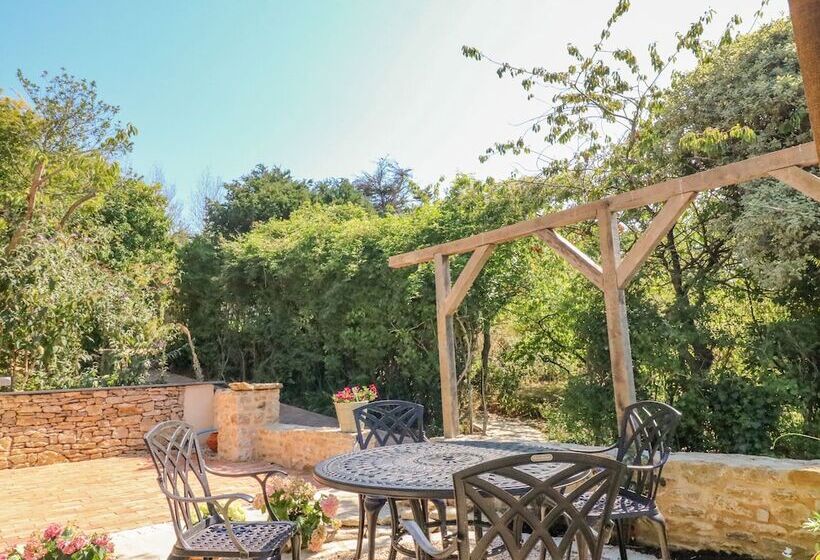 Fossil And The Cross Cottage