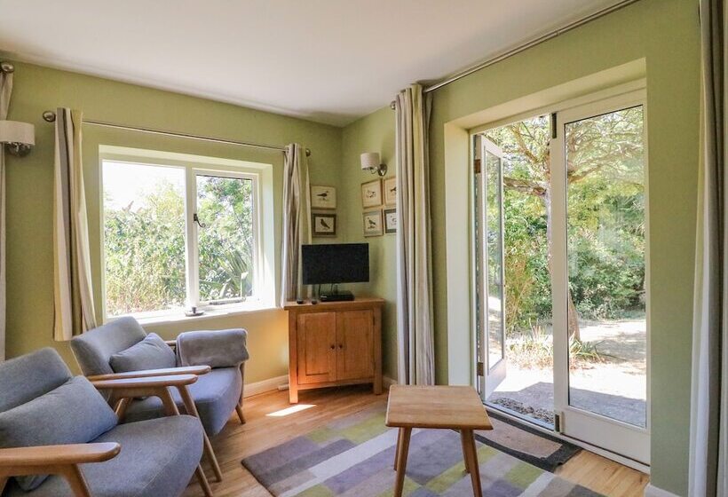 Fossil And The Cross Cottage