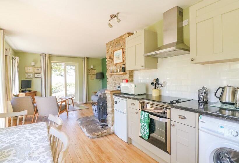 Fossil And The Cross Cottage