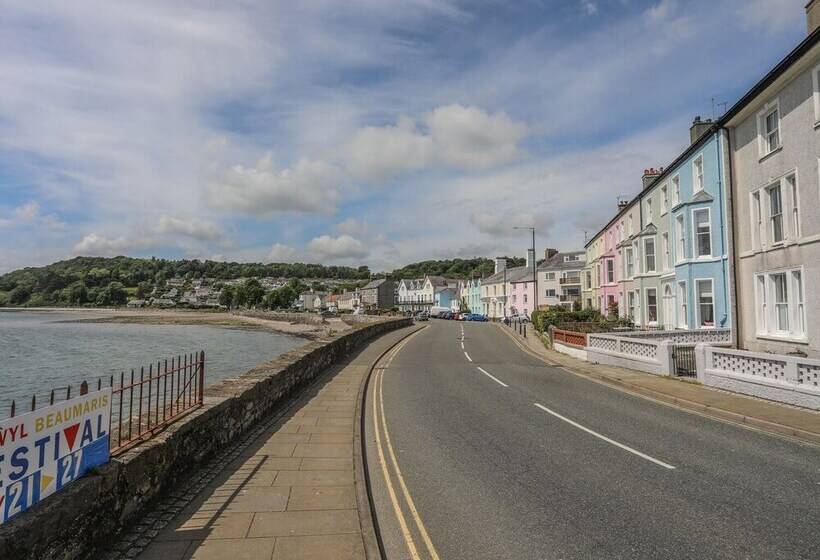 Gadlys House Waters Edge