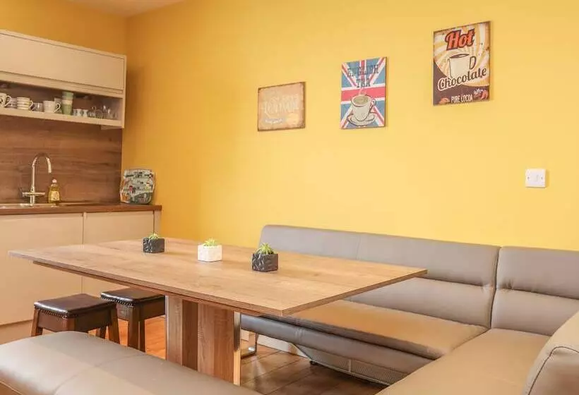 Gadlys House   Waters Edge