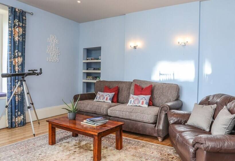 Gadlys House Waters Edge