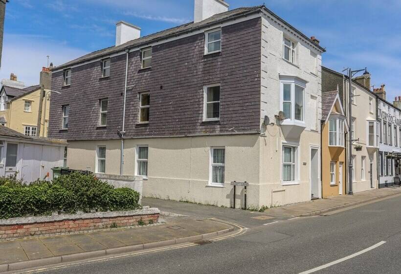 Gadlys House Waters Edge