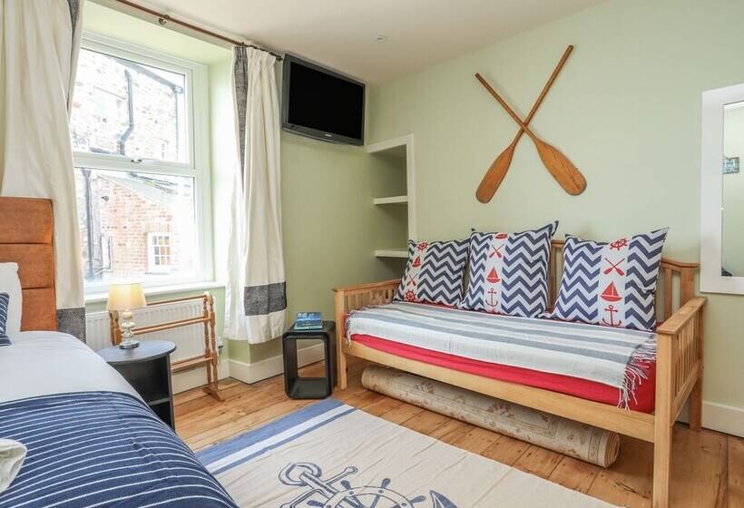 Gadlys House Waters Edge