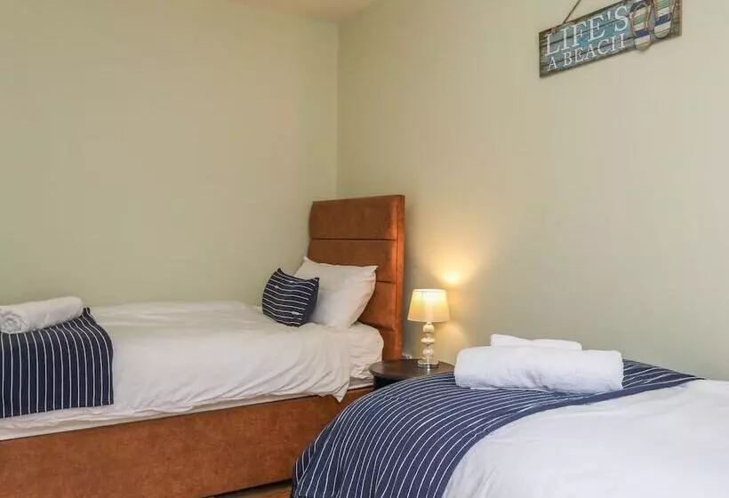 Gadlys House   Waters Edge