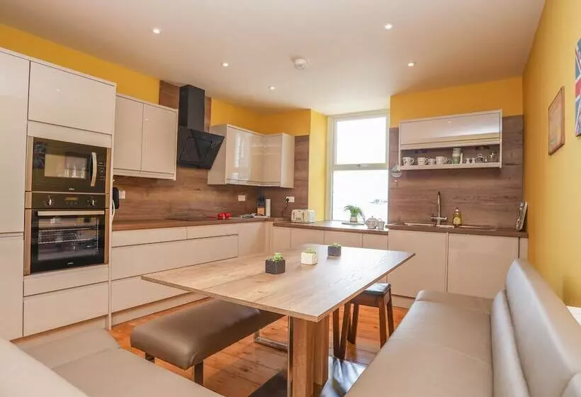 Gadlys House   Waters Edge