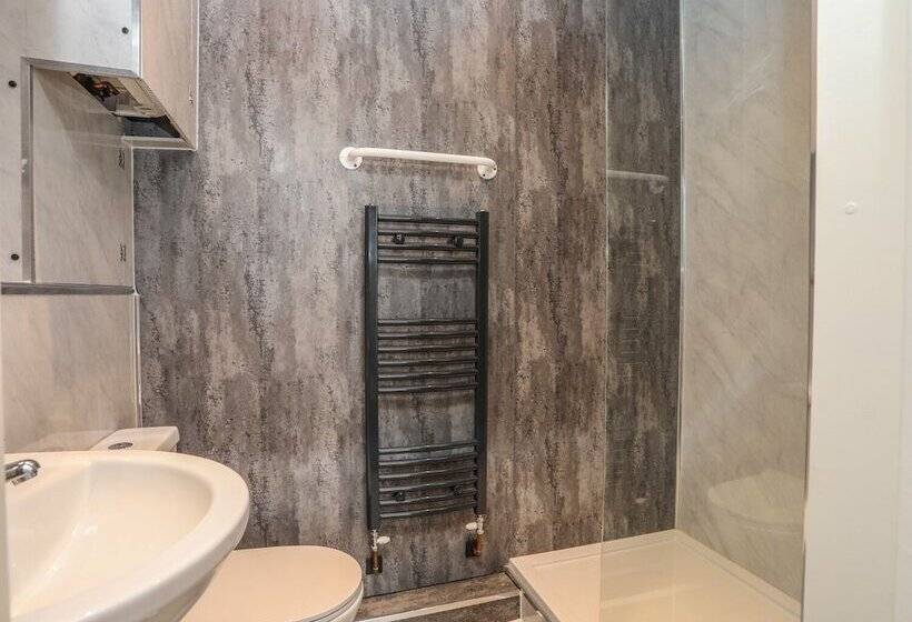 Gadlys House Waters Edge