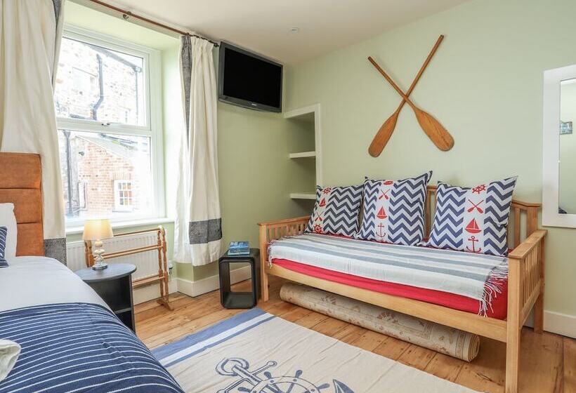 Gadlys House Waters Edge