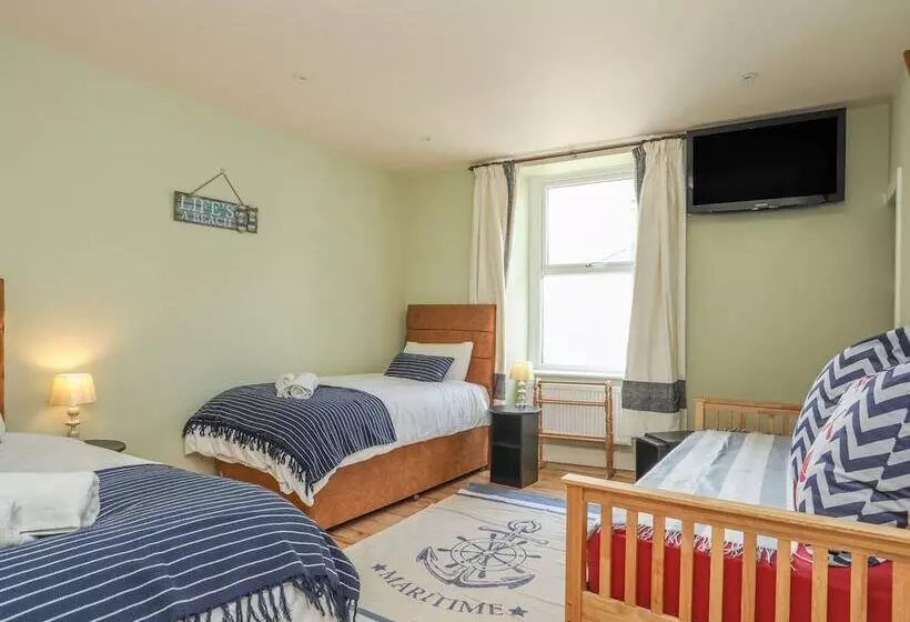 Gadlys House   Waters Edge