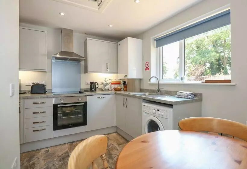 Hadleigh Farm Cottage