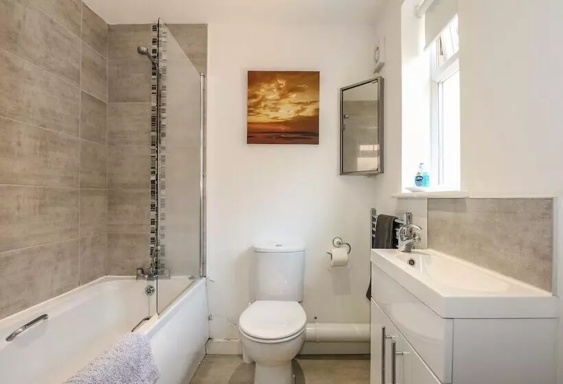 Hadleigh Farm Cottage