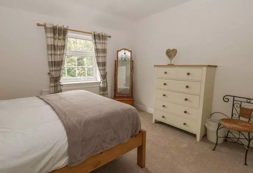 Humble Bee Cottage