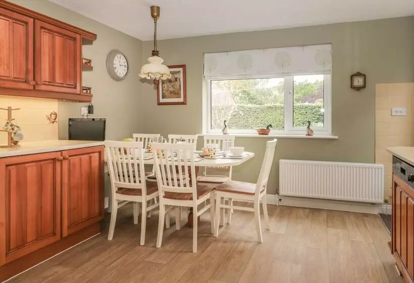 Humble Bee Cottage