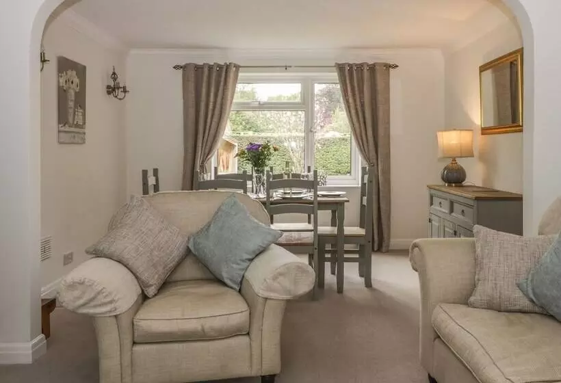 Humble Bee Cottage