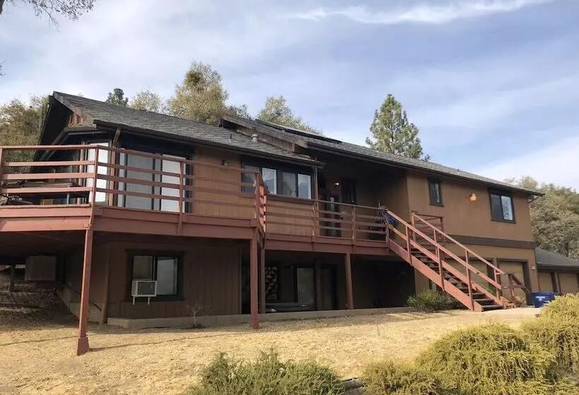 Leaning Pine Retreat