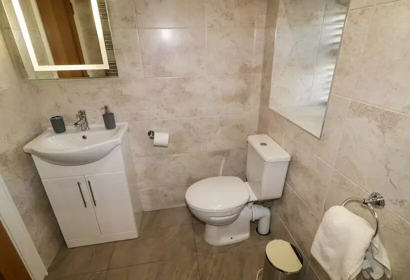 Lough Island Reavy Cottage