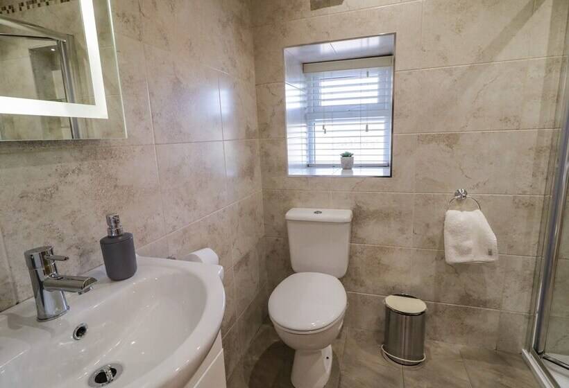 Lough Island Reavy Cottage