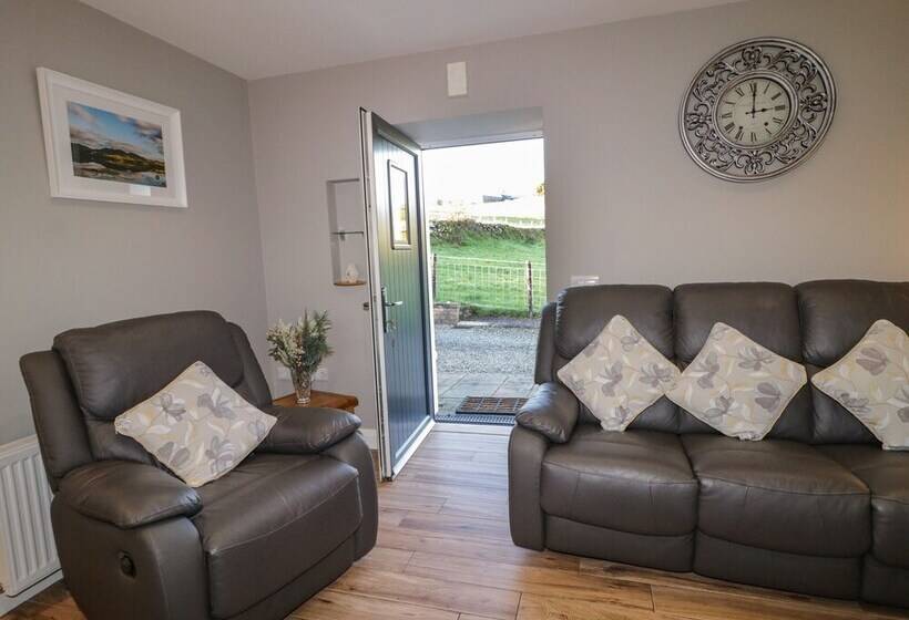 Lough Island Reavy Cottage