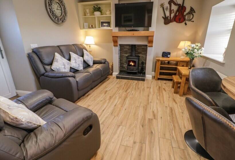 Lough Island Reavy Cottage